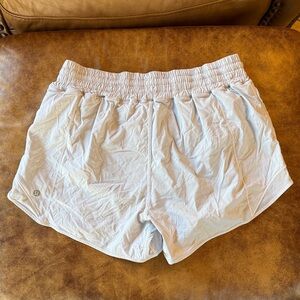 Lululemon Hotty Hot Short High-Rise Long 4" Sz 10 Light Rhino Grey Long Tall